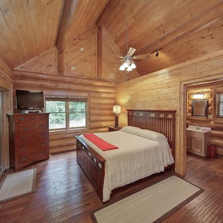 Bearly Lovers Gatlinburg Exterior photo